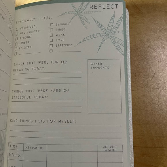 Self care - A day and night reflection journal - Picture 5 of 6